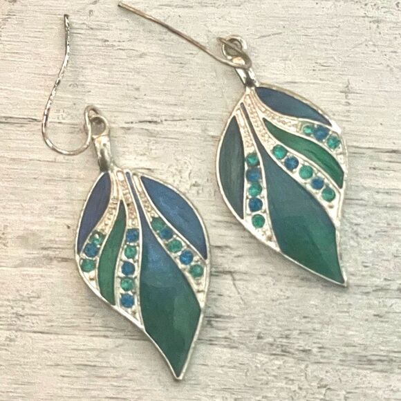 Kenneth Cole silver tone Green leaf rhinestone drop earrings - Picture 1 of 9